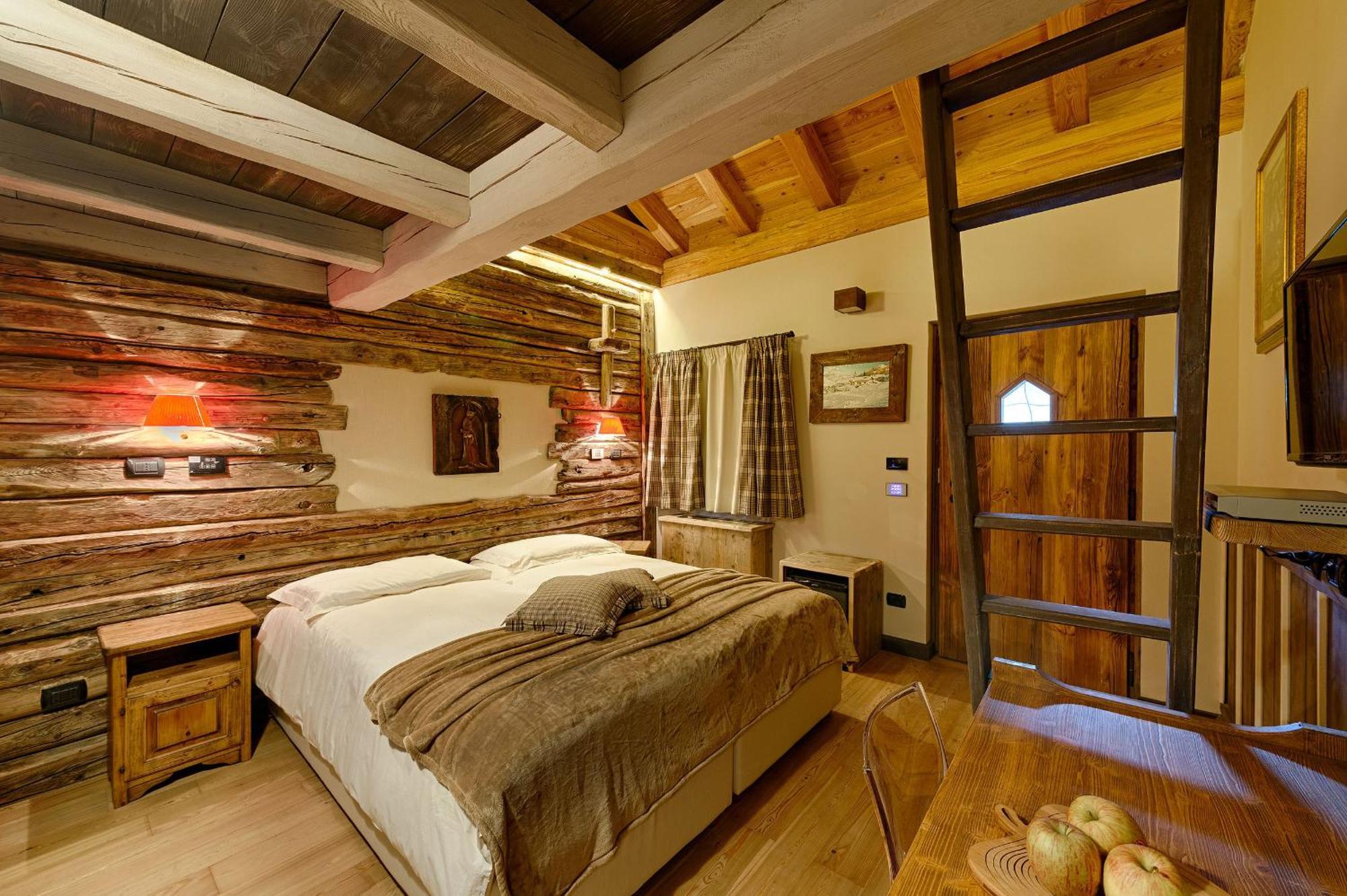 Double Room Split Level Spa Access