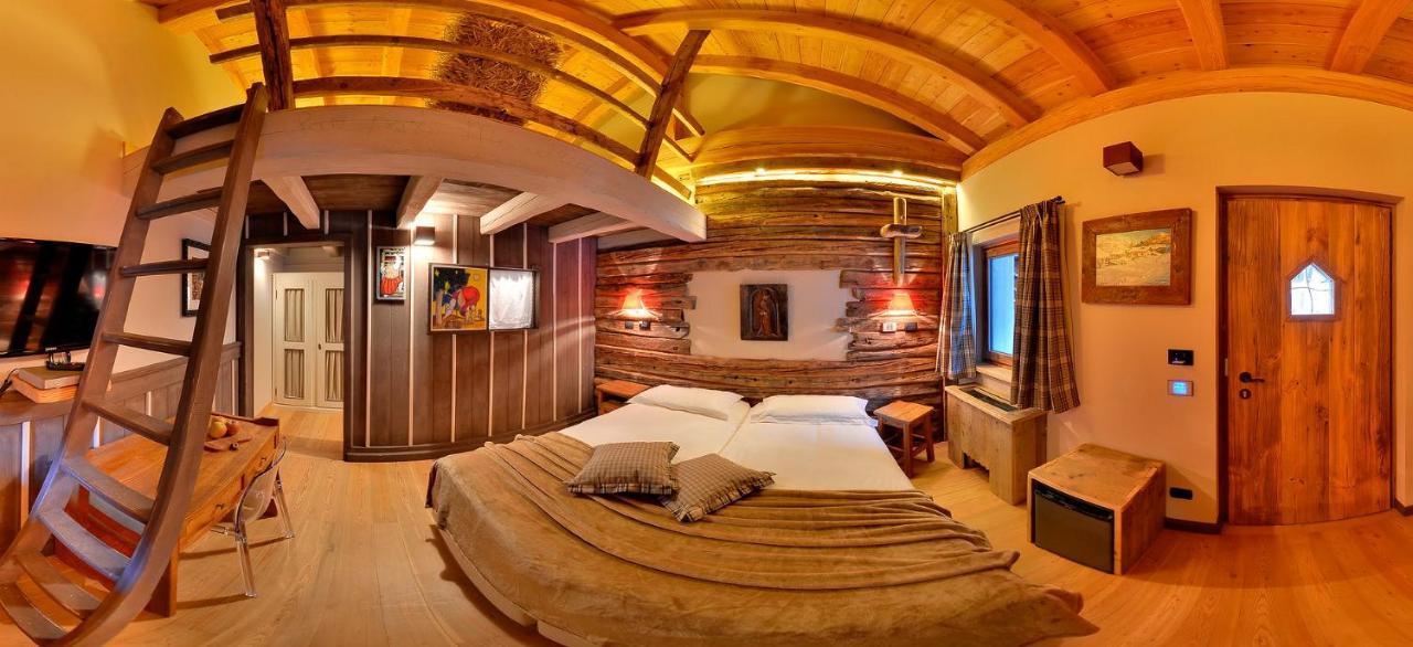 Double Room Split Level Spa Access